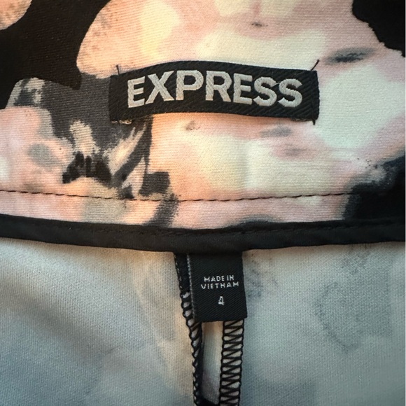Express Floral Shorts Women’s Size 4 – Black White Blush Pink Print - Picture 9 of 9